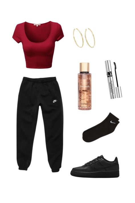 Outfit Ideas Sweatpants Black, How To Wear Black Sweatpants, Outfits With Black Nike Sweatpants, Black Nike Sweatpants Outfits School, Latina Sweatpants Outfit, Cute Black Sweatpants Outfit, Outfit With Black Sweatpants, Black Sweatpants Outfit For School, Outfits With Sweatpants Black