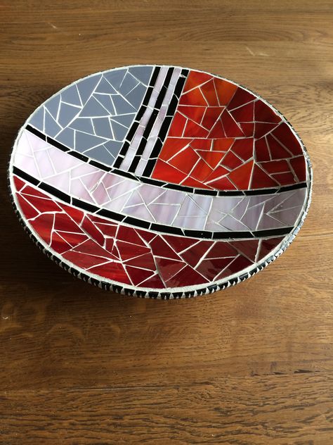 Mosaic Trays Ideas, Mosaic Bowl, Mosaic Waves, Mosaic Tray, Mosaic Art Projects, Mosaic Tile Art, Tape Art, Mirror Mosaic, Concrete Art