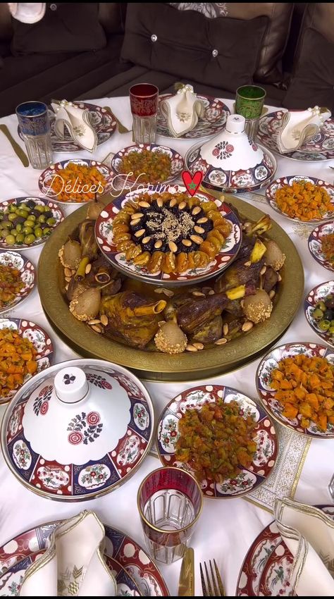 Moroccan Dinner Party, Moroccan Party Food, Moroccan Fine Dining, Marrakech Food, Moroccan Food Traditional Aesthetic, Algerian Food Ramadan, Moroccan Nights, Moroccan Party, Moroccan Food