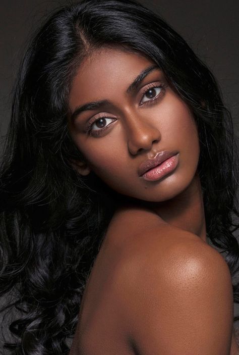 ᴘɪɴᴛᴇʀᴇsᴛ: ɴɪssᴀᴅᴀᴅᴏɴ 🦄 Dark Skin Models, Dark Skin Beauty, Exotic Women, Character Reference, Dark Skin Women, Brown Skin, Long Black, Black Is Beautiful, Woman Face