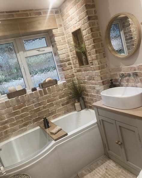 Brick Wall Bathroom, Spa In Casa, Brick Bathroom, Bathroom Farmhouse Style, Cottage Bathroom, Small Bathroom Makeover, Decor Baie, Bathroom Inspiration Decor, Bathroom Renos