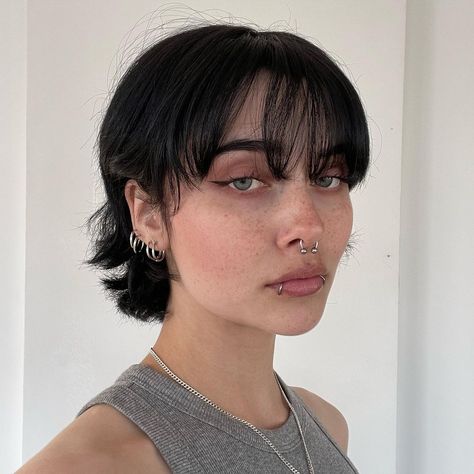 Hair Salon Ideas, Inna Nord, Stylist Aesthetic, Stacked Inverted Bob, Inverted Bob Haircut, Body Modification Piercings, Mouth Piercings, Hair Tint, Tattoed Women