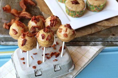 Maple Bacon Cake, Bacon Cake, Bacon Cupcakes, Cake Pop Maker, Postre Keto, Caramel Glaze, Cake Pop Recipe, Low Carb Treats, Low Carb Dessert