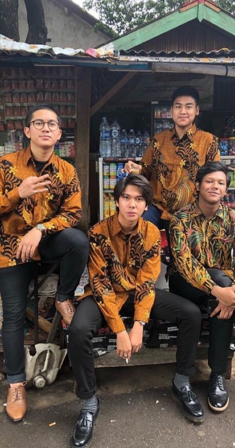 Outfit Kondangan Pria, Kondangan Outfit, Boy Celebrities, Tumblr Boys, Men Fashion Casual Outfits, Mens Street Style, Elegant Outfit, Boy Outfits, Batik