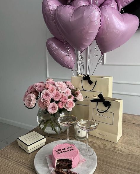 Party Birthday Cake, Surprise Birthday Decorations, Birthday Party Essentials, Birthday Vibes, Birthday Room Decorations, Simple Birthday Decorations, Birthday Goals, Cute Birthday Pictures, Stile Hijab