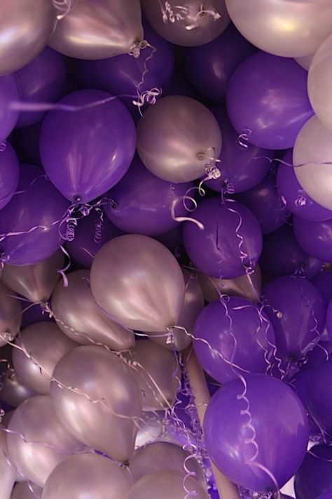 Purple Balloons Aesthetic, Wallpaper Frame, Balloons Purple, Lavender Baby Showers, Purple Balloon, Silver Balloons, Birthday Lights, Helium Tank, Silver Balloon