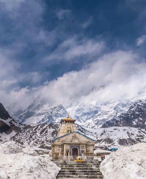 Erik Solheim on Twitter: "Incredible India 🇮🇳! Kedarnath, Uttarakhand. @LostTemple7 https://t.co/LKEfGl2rYy" / Twitter Mahadev Hd Wallpaper, Travel Partner, Durga Images, Classic Wallpaper, Lord Shiva Family, Peace Illustration, Spiritual Transformation, Om Namah Shivaya, Shiva Lord Wallpapers