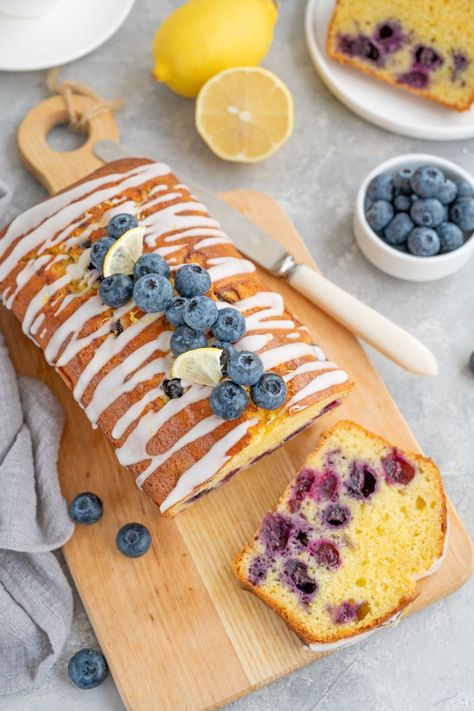 Mary Berry Lemon And Blueberry Cake | British Chefs Table Lemon And Berry Cake, Lemon And Blueberry Cake, Mary Berry Recipes Baking, Blueberry Cake Recipe, Blueberry Loaf Cakes, British Cake, Lemon And Blueberry, Banana Bread Loaf, Blueberry Loaf