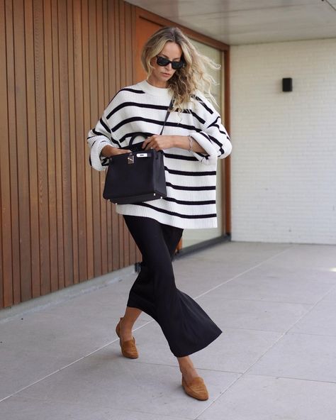 Anouk Yve on Instagram: “Last days of summer, absolute favorite moment of the year. Styletip: try a long flowy silk skirt with a big knit #dailystyle” Striped Sweater Outfit, Oversized Sweater Outfit, Parisienne Chic, Big Knits, Autumn Trends, Chic Chic, Fall Outfits For Work, Carrie Bradshaw, Basic Outfits