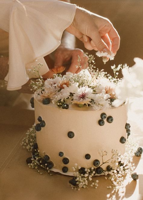 Organic Wedding Cake, Unique Beach Wedding, Wildflower Cake, Lemon Olive Oil Cake, Cake Dessert Table, Neutral Backdrop, Lemon Frosting, Martha Weddings, Small Wedding Cakes