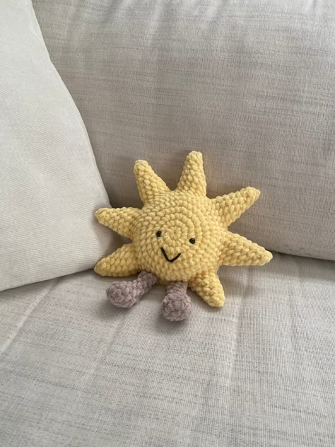 This adorable crochet sun buddy is the perfect gift for anyone who loves the sun. It's made with soft, high-quality materials and is completely customizable, so you can create the perfect sun buddy for your loved Crochet Diy Gifts Ideas, Crochet Projects With Yellow Yarn, Sun Jellycat Crochet, Fun Crochet Pillow Patterns, Rainbow Yarn Crochet Projects, Crochet Gifts For Newborns, Crochet Gifts Grandma, Crochet Patterns Chenille Yarn, Crochet Gift Sets Ideas