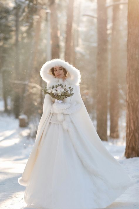 Winter Bride Aesthetic, Snow Queen Wedding, Winter Wedding Aesthetic Snow, Winter Bridal Photoshoot, Christmas Wedding Gown, Snowy Wedding Pictures, Winter Wedding Dress Coverups, Winter Bride Dress, Snowflake Wedding Dress