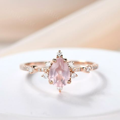 Engagement Rings With Rose Quartz, Dainty Wedding Rings Rose Gold, Engagement Rings Gold Not Diamond, Pink Weeding Ring, Unique Engagement Rings Pink Diamond, Pear Shaped Pink Sapphire Ring, Pink Floral Engagement Ring, Rose Quartz Rings Engagement, Pink Tear Drop Engagement Ring