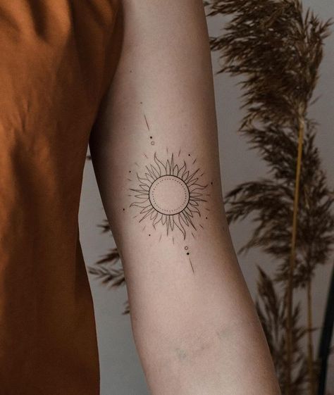 Tattoo Sonne, Floral Back Tattoos, Sun Tattoos, Small Hand Tattoos, Classy Tattoos, Discreet Tattoos, Sun Tattoo, Spine Tattoos, Subtle Tattoos