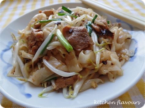 Pork Chow Fun Recipe, Cauliflower Pickles, Chow Fun Noodles, Chow Fun Recipe, Chow Fun, Asian Noodle Dishes, Chinese Pork, Pork Fillet, Noodle Dish