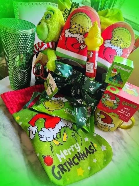 Grinch Christmas Basket, Grinch Burr Basket, Grinch Basket Ideas, Grinch Shirt Ideas, Lego Gift Box, Grinch Room, Holiday Sleepover, Grinchmas Tree, Ideas For Secret Santa