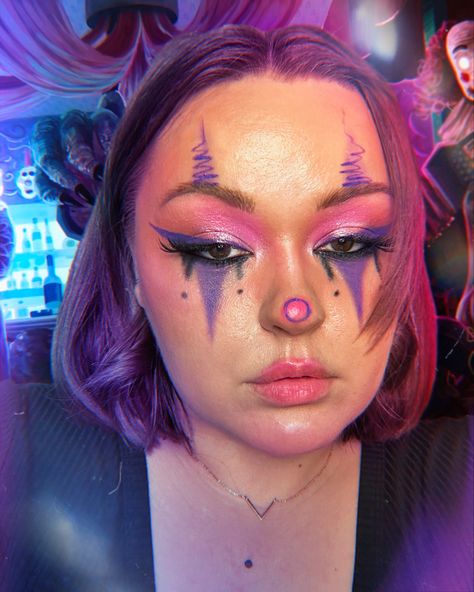 Purple Clown Outfit, Pretty Jester Makeup, Purple Clown Aesthetic, Clown Makeup Purple, Purple Clown Makeup, Jester Makeup Female, Clown Smile Makeup, Sparkly Clown Makeup, Neon Clown Makeup