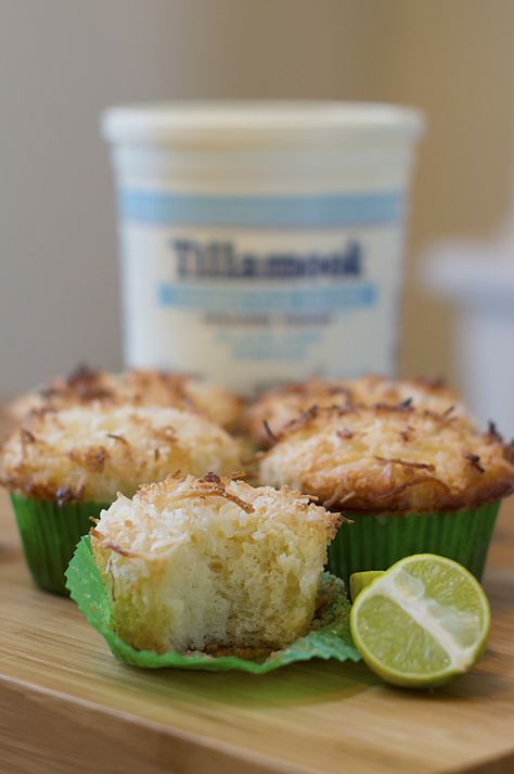 Send your taste buds on a vacation to the islands with these refreshingly sweet Coconut Key Lime Muffins topped with Sweetened Coconut Flakes and Key Lime Glaze. Lime Muffins, Key Lime Glaze, Key Lime Recipes, Lime Glaze, Lime Desserts, Coconut Muffins, Lime Recipes, Filled Muffins, Chocolate Tart