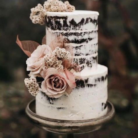 Dark chocolate naked cake, with sugar flowers! #cakeideas #weddings #nakedcake Black Cake, Chocolate Wedding Cake, Tiered Cake, Amazing Wedding Cakes, Wedding Cake Rustic, Rustic Wedding Cake, Cake Trends, Cool Wedding Cakes