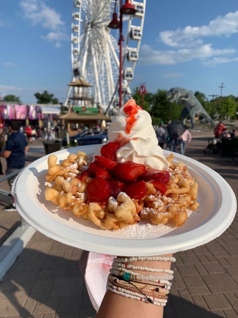 Funnel cake with strawberries, powdered sugar and vanilla ice cream on top with the sky wheel in the background held by wrist with whit friendship bracelets and beaded bracelets Names Aesthetic, Junk Food Snacks, Food Snacks, Funnel Cake, Childhood Nostalgia, I Love Food, Junk Food, Funnel, Niagara Falls