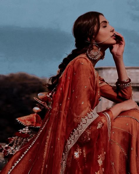 South Asian Aesthetic, Love Crush, Indian Photoshoot, Salwar Kamiz, Desi Clothes, Traditional Indian Outfits, Flowers Aesthetic, Indian Photography, Desi Wedding