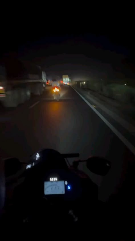 Night Ride Snapchat Stories, Bike Riding Aesthetic, Bike Night Ride, Bike Ride Aesthetic, Bike Night Ride Snapchat, Night Bike Ride Video, Night Rides Car, Bike Night, Daaru Party Pic