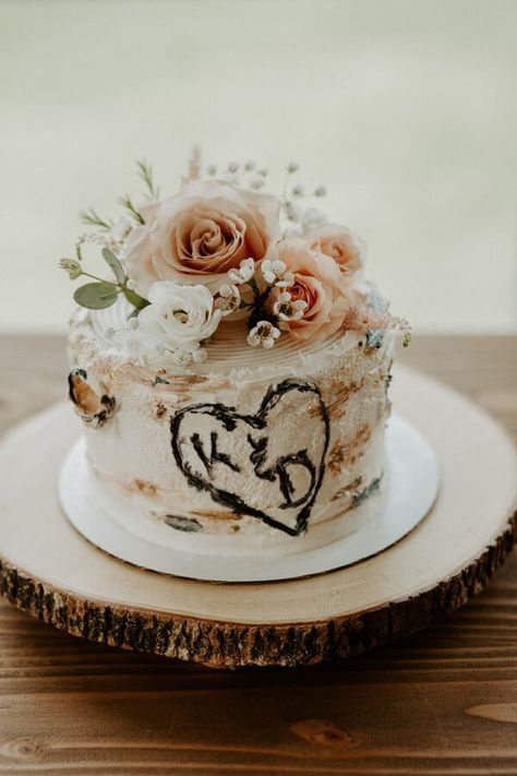 One Layer Boho Wedding Cake, Wedding Single Tier Cake, Boho Wedding Cake 1 Tier, Single Tier Wedding Cake Rustic Fall, Simple Boho Wedding Cake 1 Tier, One Layer Wedding Cake Rustic, Wedding Cake Ideas Single Tier, One Tier Fall Wedding Cake, Simple Wedding Cake Ideas 1 Tier