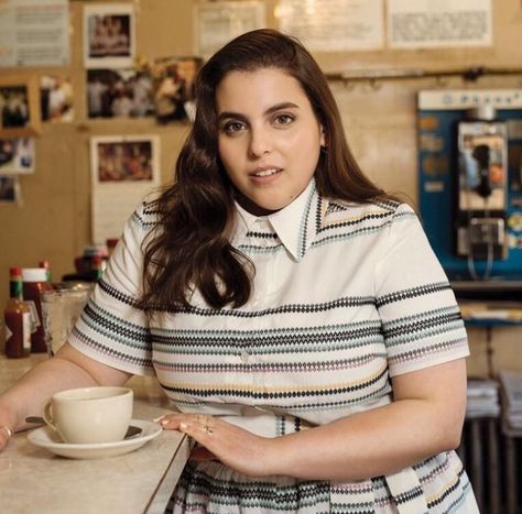 Beanie Feldstein Style, Mia Stevenson, Bertha Jorkins, Kenway Family, Marauders Fancasts, Beanie Feldstein, Mod Aesthetic, School For Good And Evil, Jewish Women