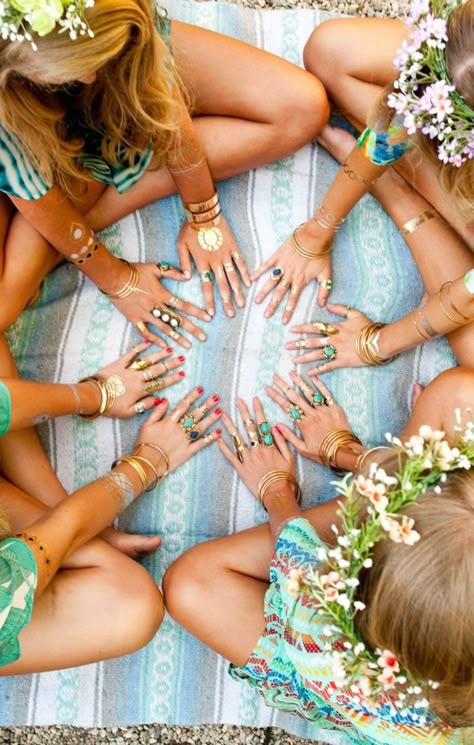 Sister Circle, Craft Workshop, Beach Bohemian, Women Gathering, Women's Circle, Hippie Look, Coachella Fashion, Styl Boho, Festival Looks