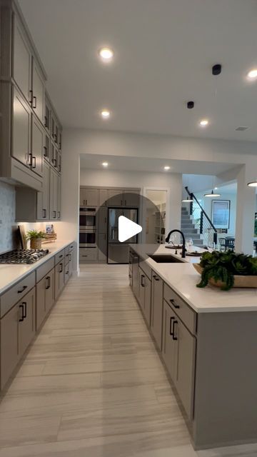 Sheryl Miller on Instagram: "📍Cypress, TX.
👉Floor plans starting in the 650’s+
👉70’ and 80’ lots available 

🏠Model Specs: 
4 beds
4.5 baths
3 car garage 
4,366 sqft. 
*Base price, before upgrades and lot premiums, $779,900*

⭐️ Ready to start your Houston home search? Send me a quick text or DM, and let’s get in touch! 📲832-491-2198

#quality #qualitybuilder #luxury #luxuryhomes #luxurybuilder #dreamhome #newhomes #newconstruction #newbuild #homesinhouston #homesincypress #moving #relocating #houston #houstonrealtor #houstonrealestate #home #property #forsale #realestateforsale #househunting #homesforsale #relocation #findahome #firsttimehomebuyer #househunter #homesweethome #homesofinstagram #openconcept" Open Floor Kitchen And Living Room, Model Homes Interiors Photo Galleries, American Style House Interiors, Dr Horton Hayden Model Home, Clayton Homes Tahoe, D R Horton Homes Models, Houston Texas Apartments Luxury, Luxury Condo Houston, Kb Homes