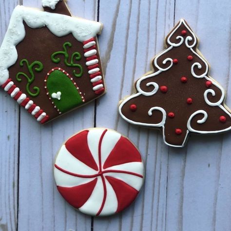 Sugar Cookies Designs, Gingerbread Christmas Cookies, Christmas Cutout Cookies, Christmas Sugar Cookies Decorated, Cookies Decorated With Royal Icing, Christmas Cookie Decorating, Gingerbread Cookies Decorated, Yummy Sugar Cookies, Christmas Cutouts