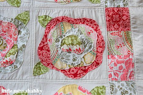 20120116_11edit Free Form Quilting, French Rose Quilt, Rose Garden Quilt, French Roses Quilt, Shabby Chic Quilt Patterns, Rag Quilt Ideas, Shabby Chic Quilt, Quilt Basket, Roses Quilt