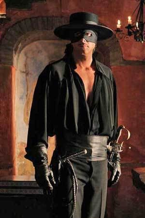 Zorro Costume, Zorro Movie, Cowboy Halloween Costume, The Legend Of Zorro, The Mask Of Zorro, Cute Couple Halloween Costumes, Tv Westerns, Lone Ranger, Movie Facts