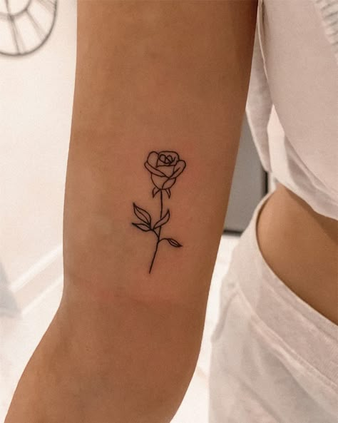 Rose Tattoo Women Arm, Rose Tattoos Wrist, Rose Bouquet Tattoo, Rose Tattoo Placement, Rose Tattoo On Hip, Basic Tattoos, Tattoo Placements, Hand Tattoos For Girls, Cute Hand Tattoos