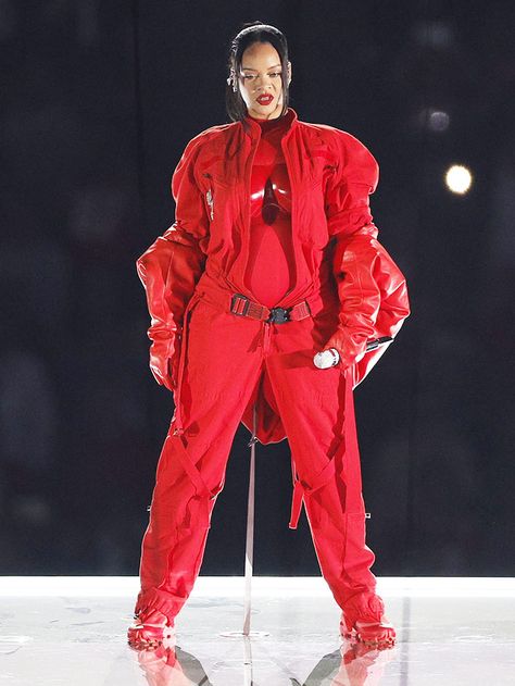 Rihanna 2023, Rihanna Icon, Rihanna Performing, Jungkook Background, Super Bowl Halftime Show, Super Bowl Halftime, Face References, Rihanna Outfits, Pregnancy Goals