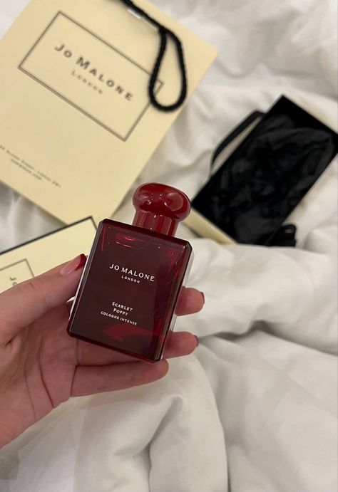 Jo Malone Scarlet Poppy Aesthetic, Jo Malone Perfume Scarlet Poppy, Scarlet Poppy Jo Malone, Jo Malone Scarlet Poppy, Jo Malone Perfume, Designer Fragrance, Black And White Instagram, Perfume Display, Perfume Scents