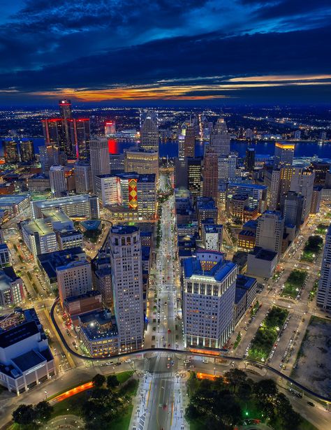 Wishing Detroit a very Happy 317th Birthday today!   Photo by Jason Keen Detroit Downtown, Visit Detroit, Detroit Skyline, Detroit Art, Detroit History, Michigan History, Magical Images, Detroit City, Birthday Today