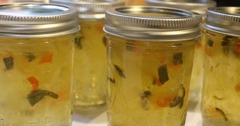 Pepper Jelly Recipes, Jalapeno Jelly, Hot Pepper Jelly, Jam Recipes Homemade, Apple Jelly, Jelly Recipe, Jalapeno Peppers, Wine White, Diced Apples