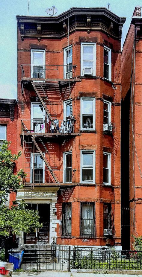 Wandering New York, Types Of Buildings, Bushwick Brooklyn, Brooklyn Apartment, Apartment House, Amazing Buildings, Beautiful Architecture, Photography Inspo, Life Style