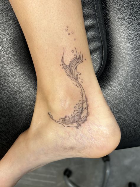 Lake Tattoos Women, Mermaid With Pearls Tattoo, Mermaid Scales Tattoo Black And White, River Spirit Tattoo, Mermaid Tatoos Woman, Mythical Sea Creature Tattoo, Seer Tattoos, Tattoo Of Womens Face, Mermaid Tiny Tattoo