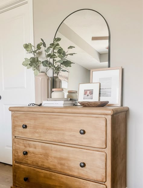 Bedroom With Gold Mirror, Vertical Dresser Decor, Above Tall Dresser Decor, Boho Mirror Bedroom, Bedroom Mirror Idea, Styling Chest Of Drawers, Mirror On Chest Of Drawers, Chest Bedroom Decor, Mirror Above Tall Dresser