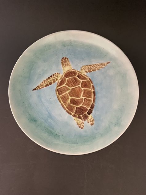 Turtle Ceramic Painting, Turtle Pottery Painting Ideas, Pottery Painting Sea Theme, Beachy Pottery Painting Ideas, Ocean Themed Pottery Painting, Beach Pottery Ideas, Pottery Drawing Ideas, Ocean Pottery Painting, Pottery Painting Ideas Ocean