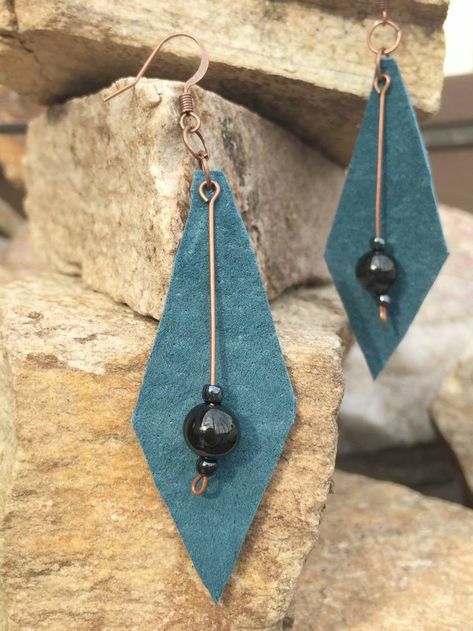 Jewelry Minimal, Denim Earrings, Handmade Leather Jewelry, Diy Leather Earrings, Leather Jewelry Diy, Denim Jewelry, Leather Jewellery, Jewelry Pearl, Pearl Bridal