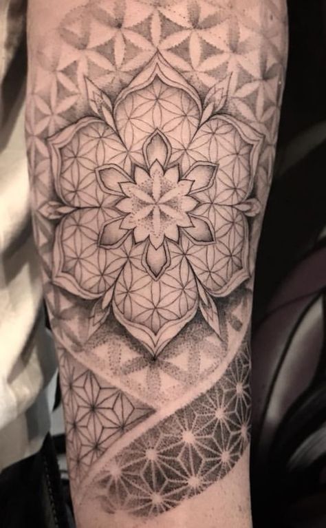 Tattoo Ideas For Men Back, Minimalist Tattoo Back, Tattoo Ideas Female Finger, Finger Tattoo Minimalist, Mandala Tattoo Sleeve Women, Tattoo Ideas Flower, Drawing Tattoo Ideas, Tattoo Patchwork, Geometric Tattoo Sleeve Designs