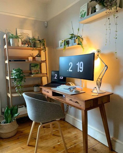 Minimal Desk Setups (@minimal.desksetups) added a photo to their Instagram account: “Today we are featuring an ultra modern setup by @no_3_edwardiantownhouse with a fusion between…” Spare Bedroom Office Ideas, Office Spare Bedroom Combo, Family Home Office, Bedroom And Office Combo Ideas, Office Bedroom Combo, Spare Room Office, Bedroom Office Combo, Guest Room Office Combo, Spare Bedroom Office