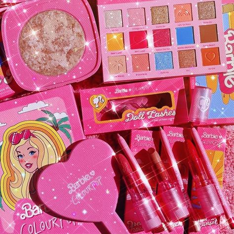 Barbie Makeup Kit, Mac Barbie, Presentation Night, Skincare Ideas, Dream Makeup, Makeup Pallets, Barbie Makeup, Makeup Supplies, Beauty Marketing