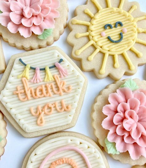 Bring on the Go…Fight…Win! 📣🤸🏻‍♀️🤸🏽 • • #buttercreamsugarcookies #buttercreamcookies #cookiesofinstagram #instacookies #sugarcookies… | Instagram Buttercream Frosting Cookies, Buttercream Designs, Buttercream Decorating, Sugar Cookie Frosting, Summer Cookies, Sugar Cookie Designs, Pretty Cookies, Sweet Cookies, Fancy Cookies