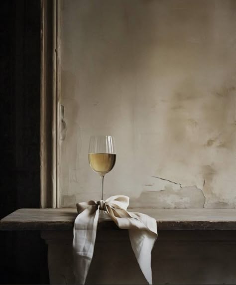 Winter Drink Photography, Christmas Wine Aesthetic, Edgy Winter Aesthetic, White Wine Aesthetic, Wine Photography, World Of Interiors, Wine And Dine, Winter Aesthetic, Wedding Trends