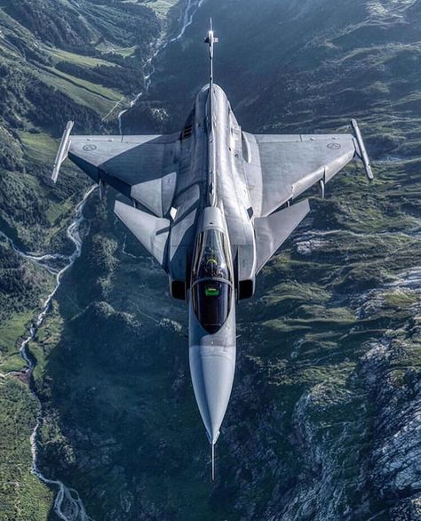 Saab Jas 39C Gripen 🔥🏔 Repost from @c_aviation #wfAlpha ➿➿➿➿➿➿➿➿➿➿➿➿➿➿➿➿➿➿➿➿ #takeoff #cocpit #pilotslife #avgeek #avporn #aviation #sky… Saab Jas 39 Gripen, Jas 39 Gripen, South African Air Force, Airplane Fighter, Small Arms, Air Fighter, Military Jets, Jet Aircraft, Jet Plane