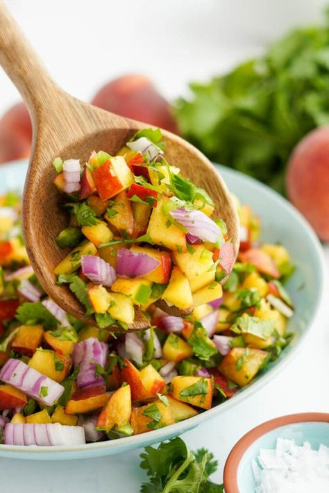 Peach Salsa Recipe, Sweet Salsa, Peach Salsa Recipes, Grilled Shrimp Tacos, Peach Chicken, Grilled Chicken Kabobs, Grilled Fish Tacos, Simple Appetizer, Oven Baked Chicken Breasts